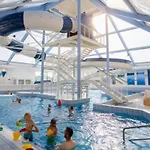 Semesterbostad Home- Nearby Free Waterpark Access